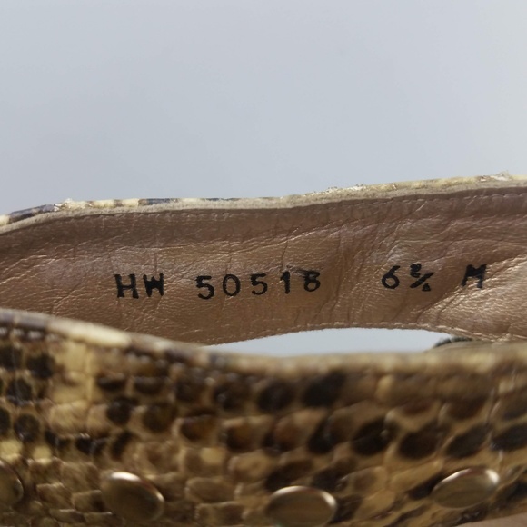 Stuart Weitzman Snake Stiletto T-Strap Pumps 6.5M - Picture 6 of 8